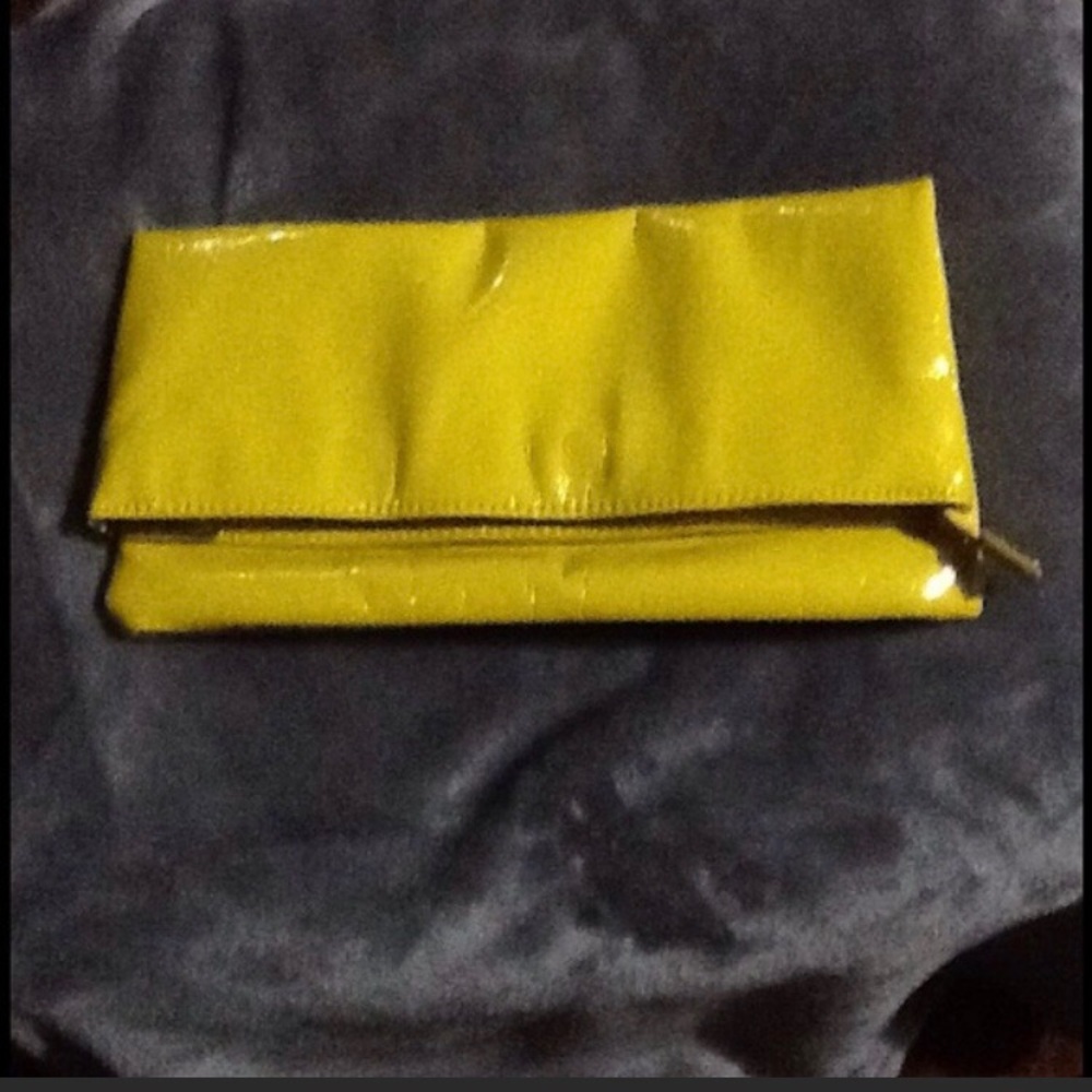 YELLOW STEVE MADDEN CLUTCH